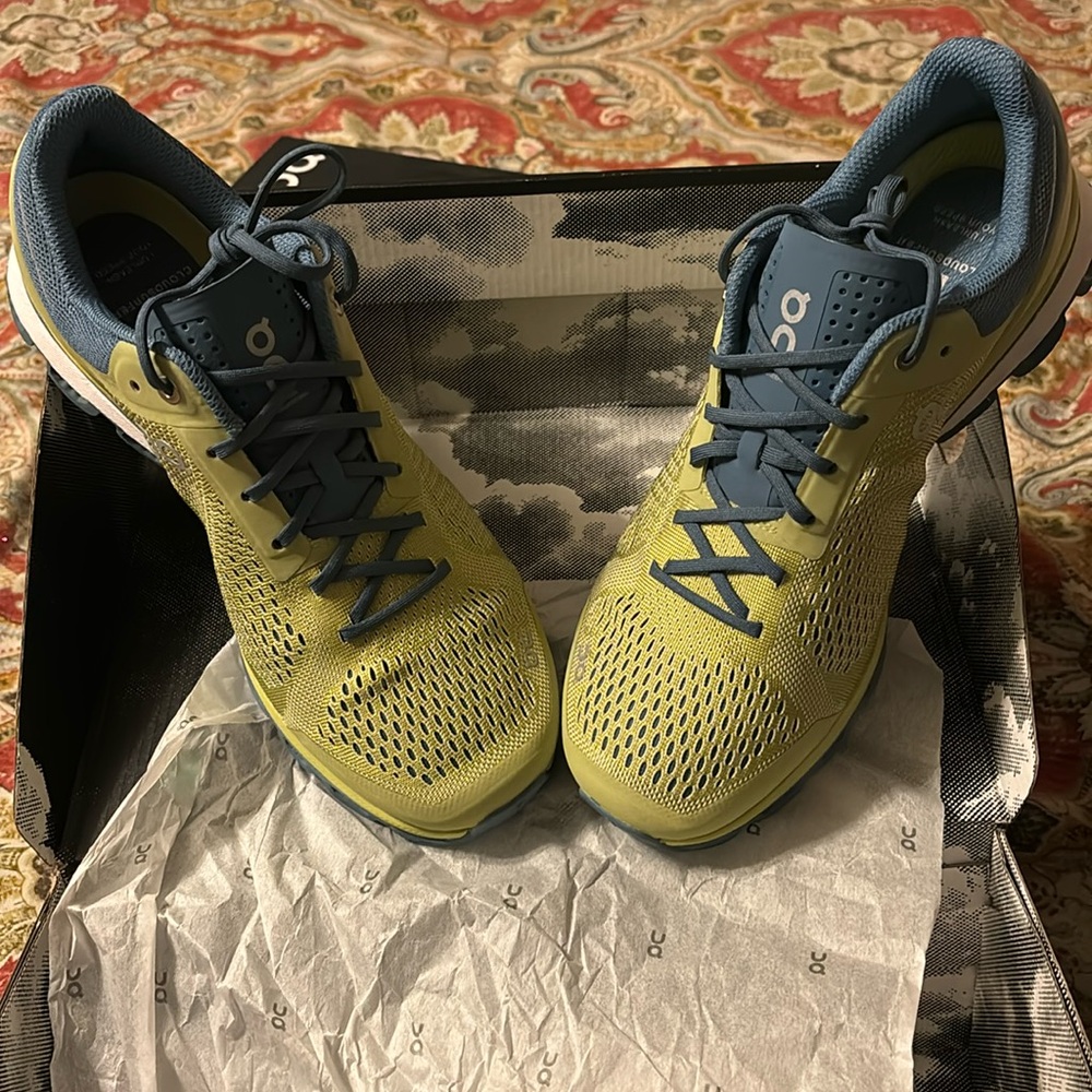 On cloud Cloudsurfer men’s size 8 NWT